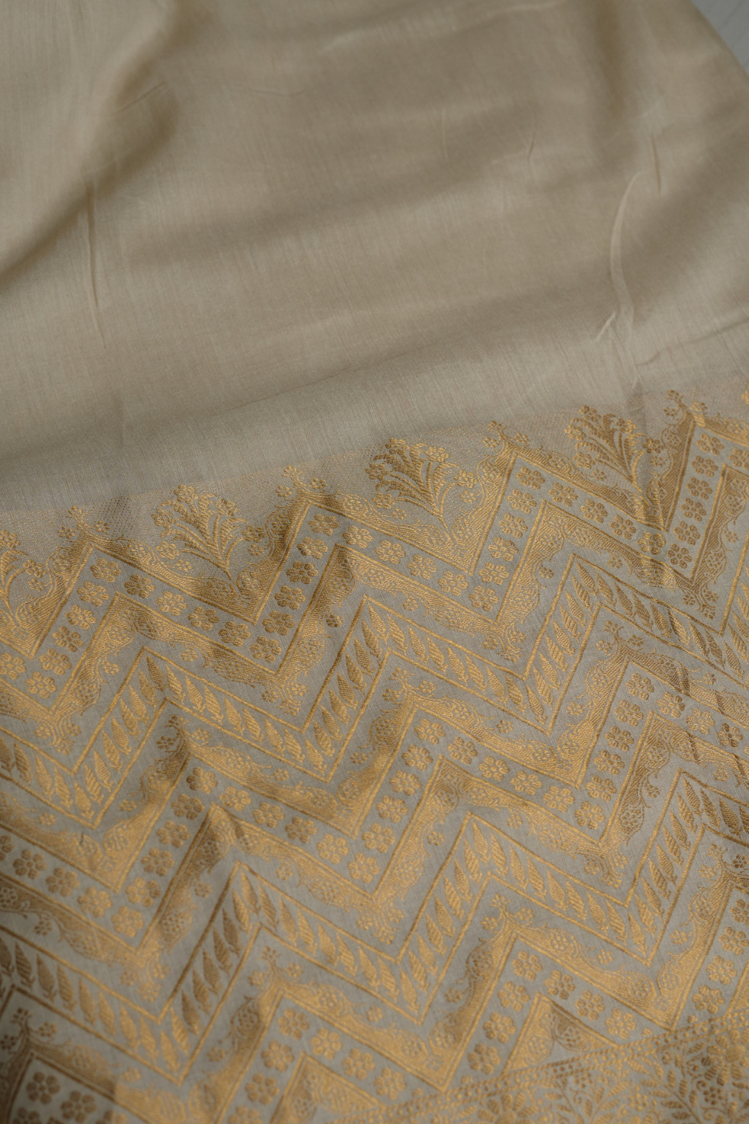 Munga silk plain with gold zari border handwoven
